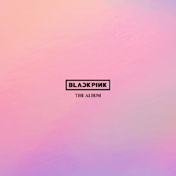 Zwartpink album CD met kleurrijke coverafbeelding van de Koreaanse meidengroep Blackpink op een witte achtergrond.