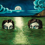 LP van Drive-by Truckers 'English Oceans' met albumhoes en vinyl, zwart gekleurd, ligt op een houten tafel.