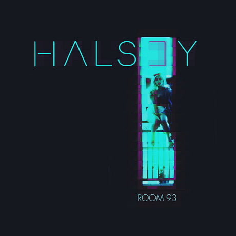 Halsey Room 93 CD met artwork, zwart en wit ontwerp, ligt op een houten oppervlak, artistieke uitstraling.