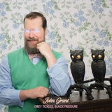 Vinyl LP van John Grant met zwart en grijze artwork, afgebeeld op de albumhoes.