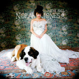 CD van Norah Jones met albumtitel "Fall", zichtbaar in de afbeelding.