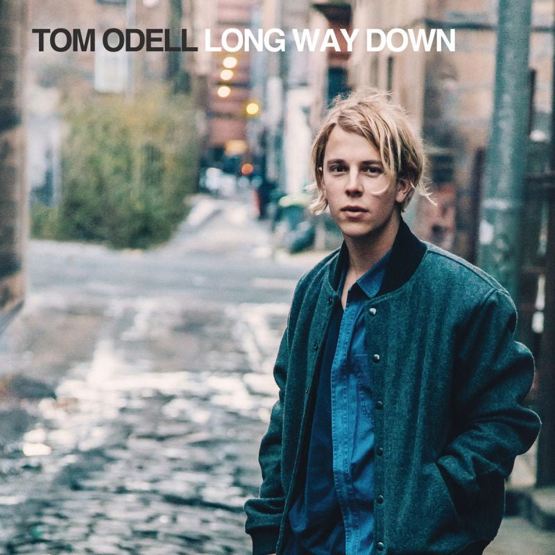 Tom Odell cd van het album Long Way Down, zwart en wit ontwerp met artiestenfoto op de voorkant