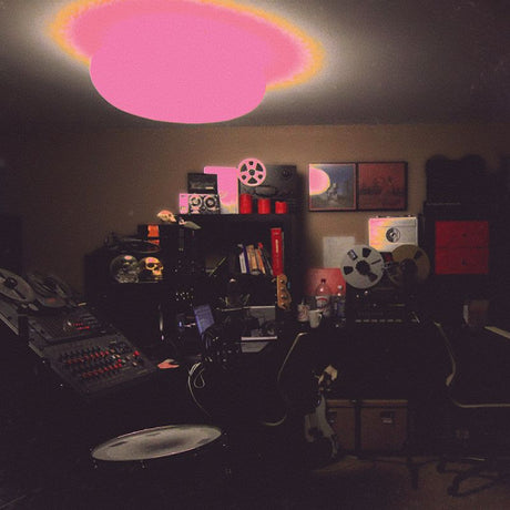 Vinyl LP van Unknown Mortal Orchestra met albumtitel Multi Love, zichtbaar met albumhoes en vinylplaat.